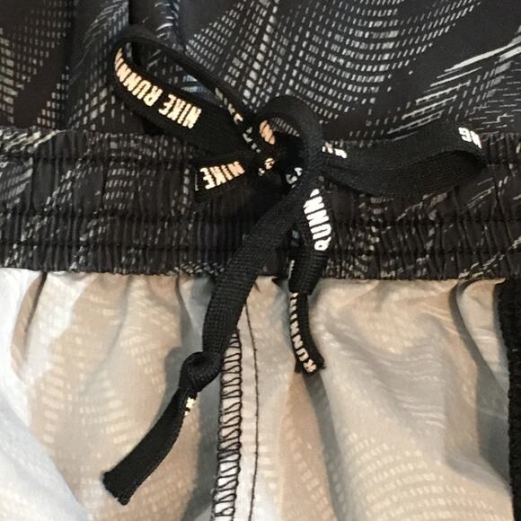 Nike DRI-Fit Running Shorts Size Small - Picture 5 of 10